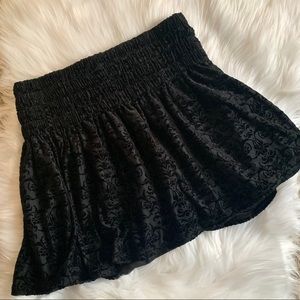 SOLD‼️ Urban Outfitters💫Black Velvet Skirt